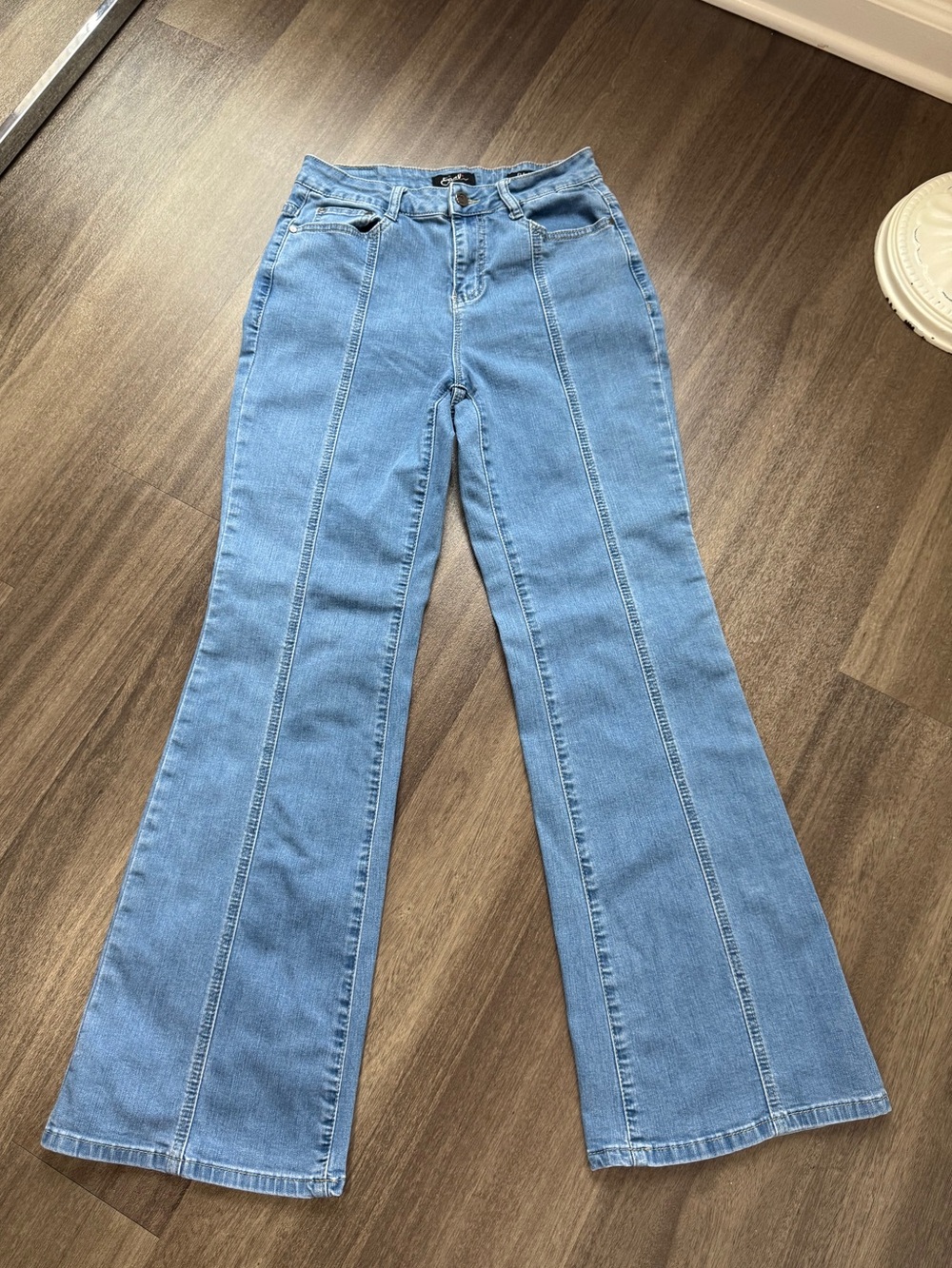 Earl Jeans Light Blue High-Rise Flare Jeans/ very stretchy/ size medium